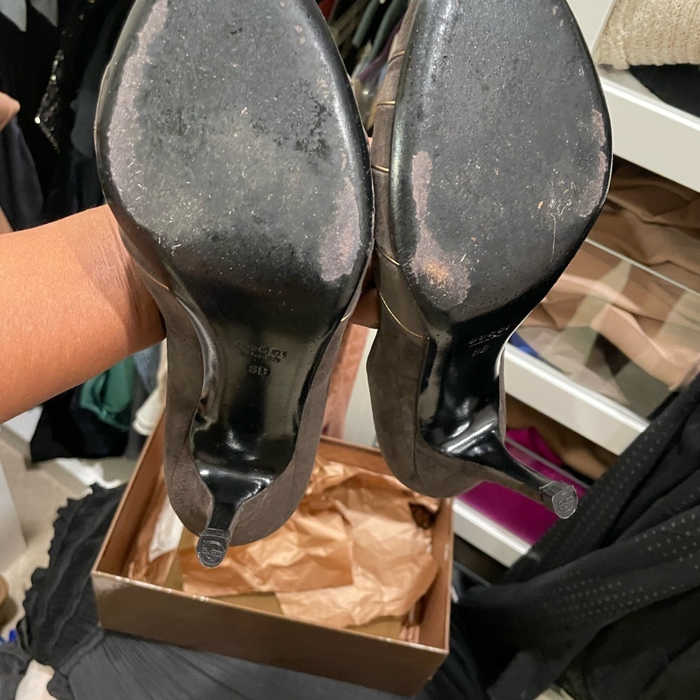 Gucci peep toe pumps, excellent condition. Worn once for a wedding. - Picture 9 of 10